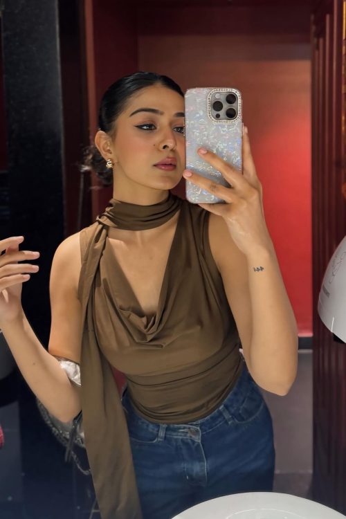 Couple escort female in Karachi