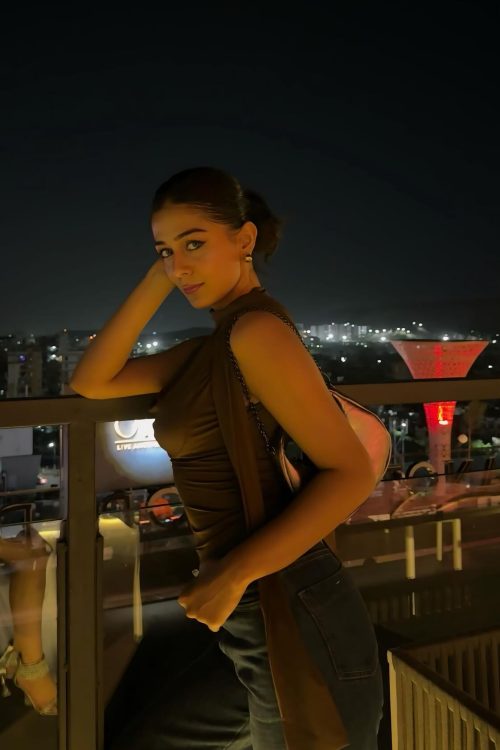 Couple escort female in Karachi