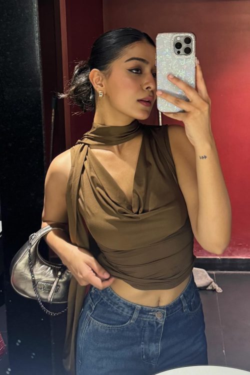 Couple escort female in Karachi